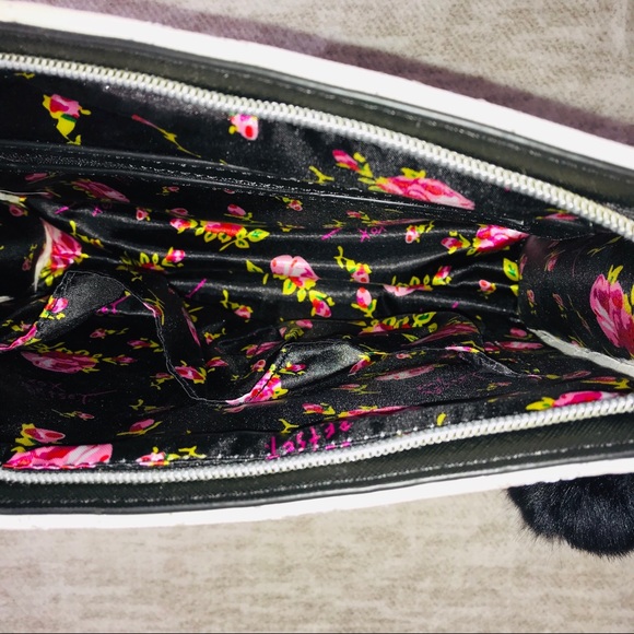 Quilted Hearts Betsey Johnson Wristlet Clutch - Picture 3 of 5